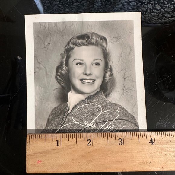 Vintage June Allyson Black & White Signed Headshot Photograph 5x4 Inch - Picture 3 of 14